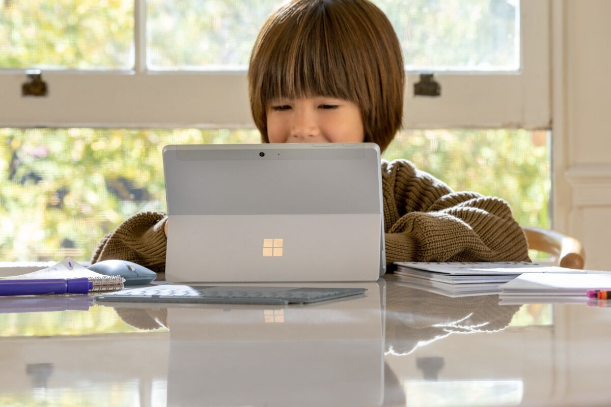 Microsoft Surface Surface Go 2 + KCN-00029 SUA-00003 + KCN-00029 image gallery 5